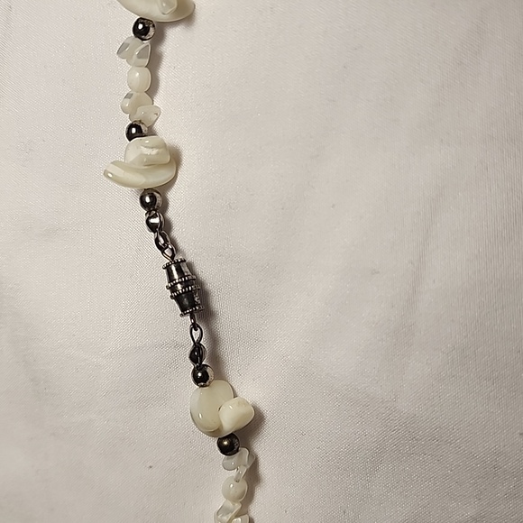 Seashell and beaded earrings and necklace set - Picture 3 of 5